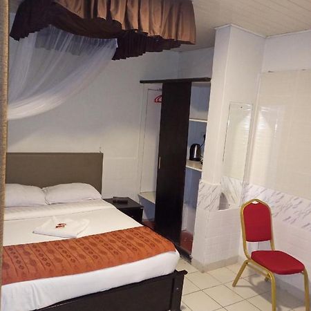 Beach View Hotel - Кисуму Экстерьер фото