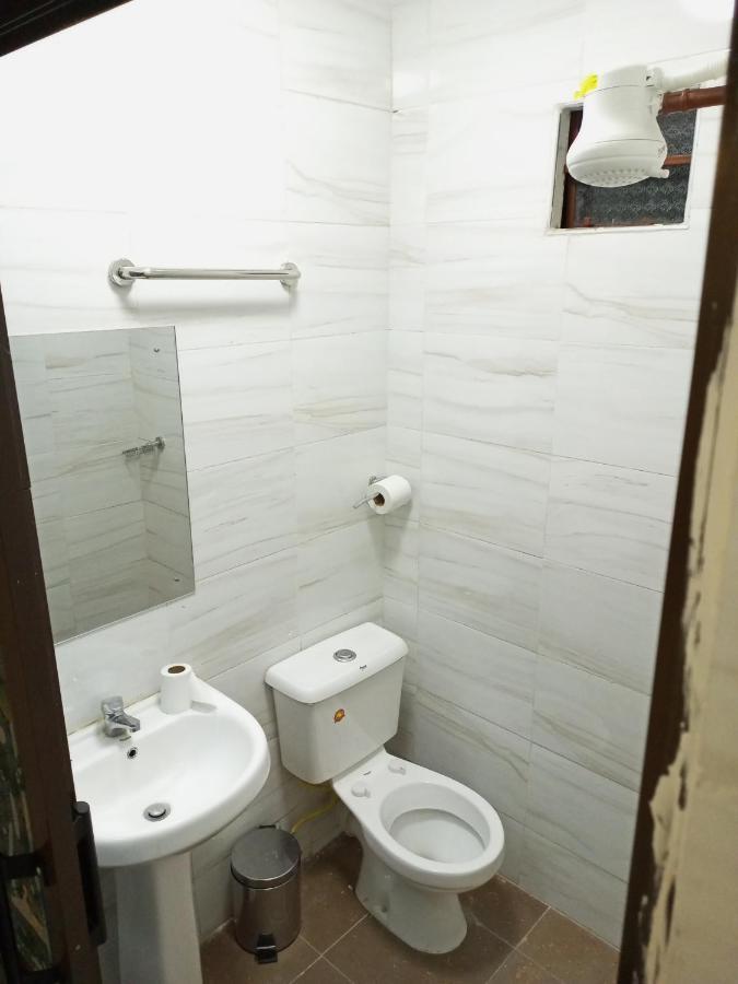 Beach View Hotel - Кисуму Экстерьер фото
